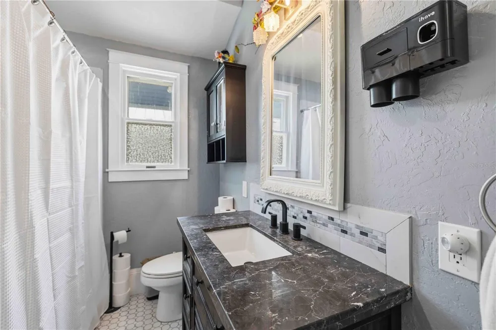 2314 7TH AVENUE W Bradenton, FL 34205