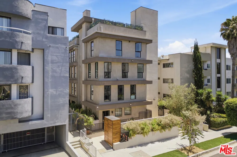 1434 Poinsettia Place #101 Los Angeles, CA 90046