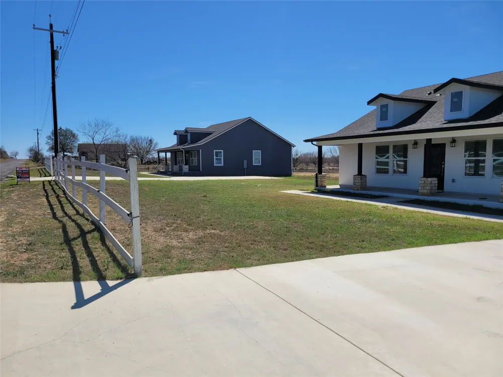 577 County Road 422 B Road Stockdale, TX 78160