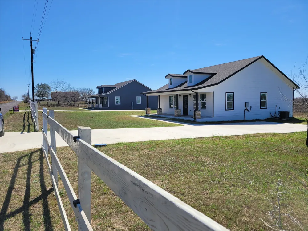 577 County Road 422 B Road Stockdale, TX 78160