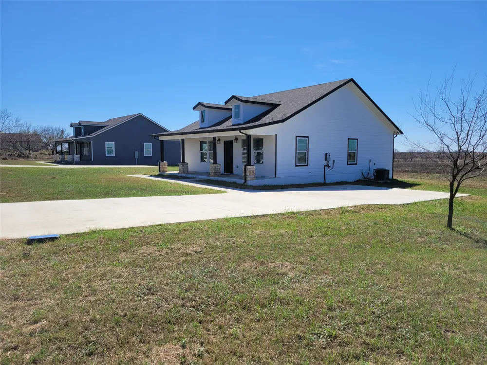 577 County Road 422 B Road Stockdale, TX 78160