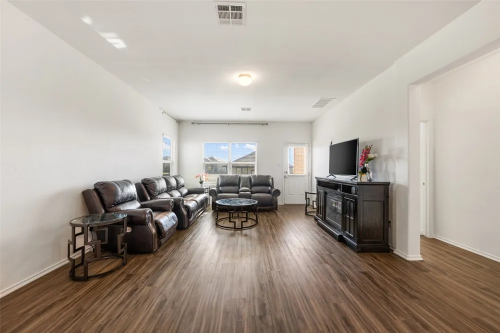 132 Joe Kidd Lane Jarrell, TX 76537