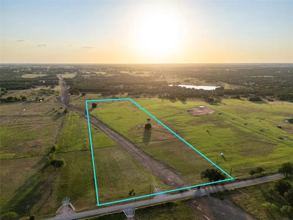 300 County Road 1475 Alvord, TX 76225