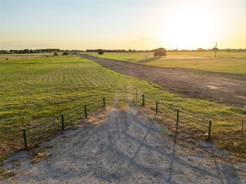 300 County Road 1475 Alvord, TX 76225