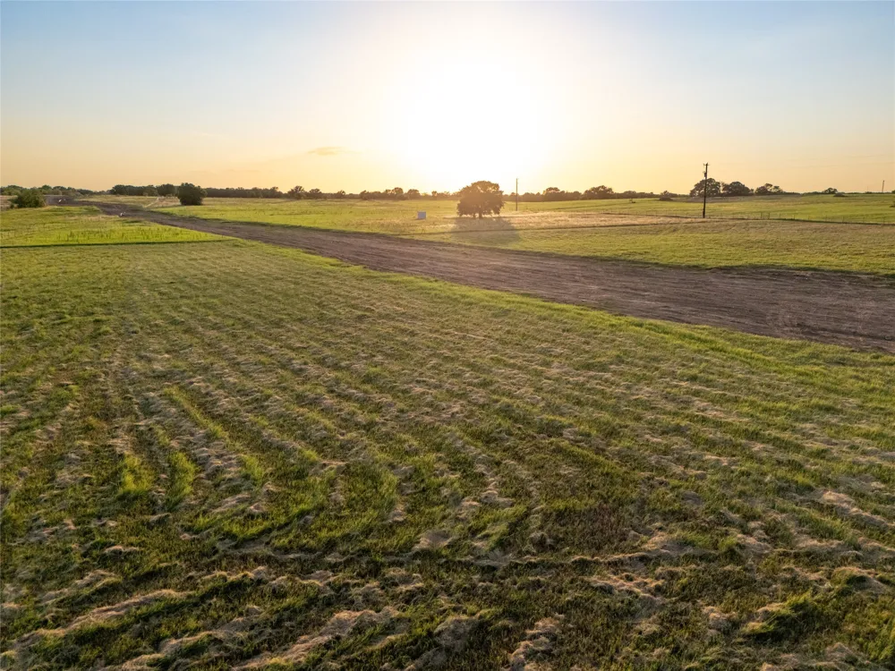 300 County Road 1475 Alvord, TX 76225