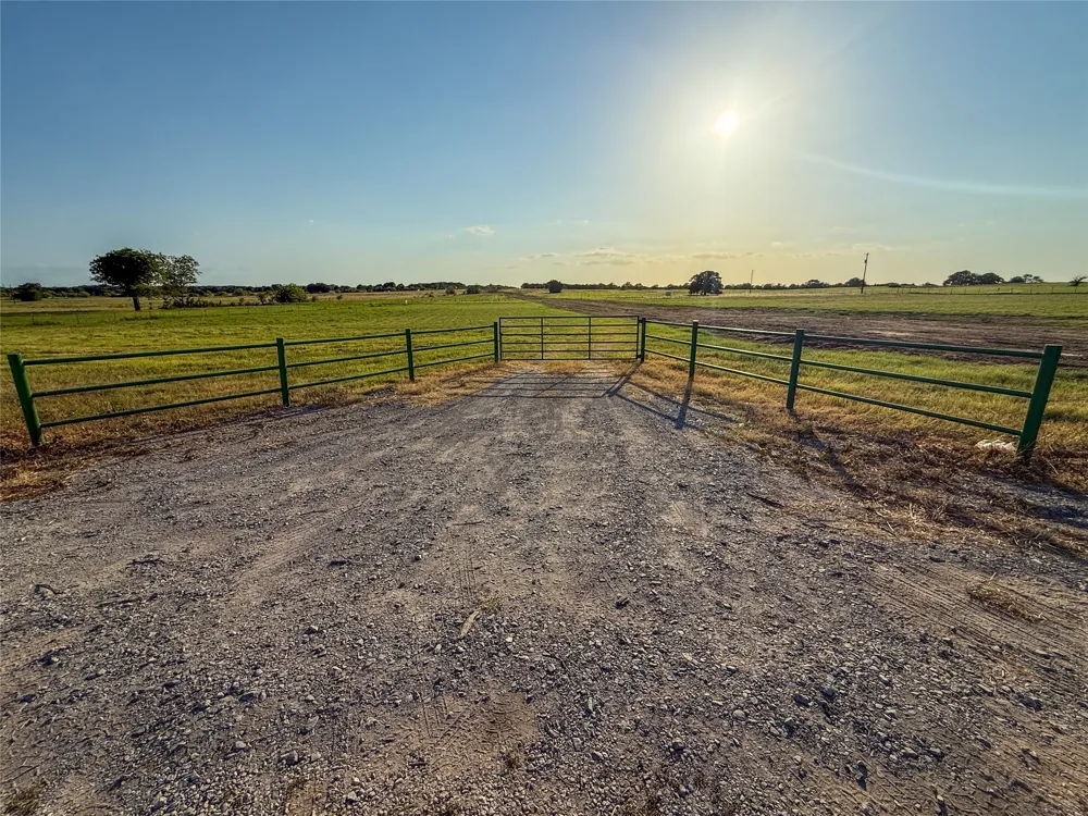 300 County Road 1475 Alvord, TX 76225