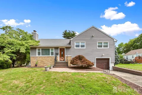 4 Lynbrook Place