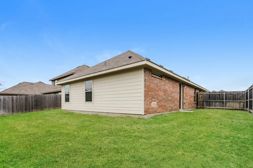 1607 Dove Circle Ennis, TX 75119