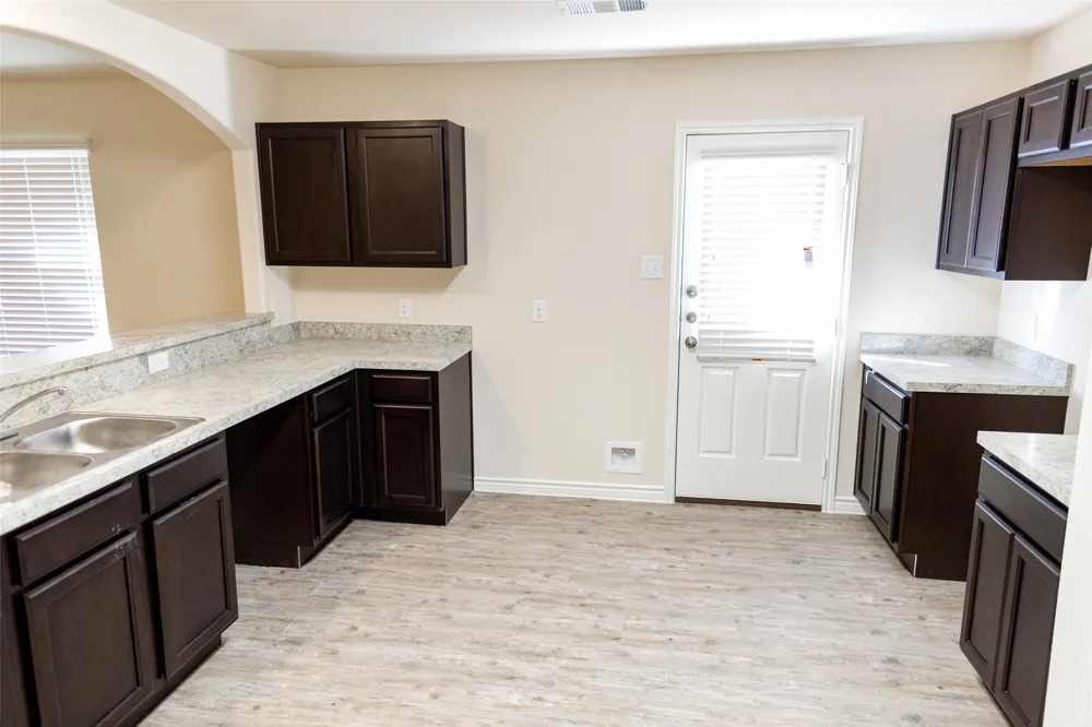 1607 Dove Circle Ennis, TX 75119