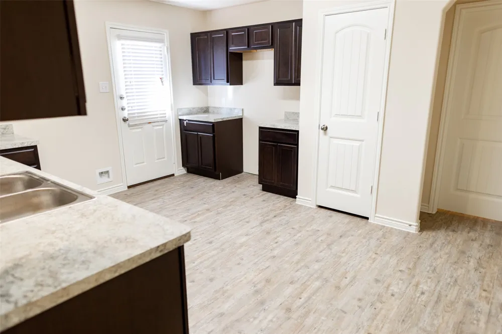1607 Dove Circle Ennis, TX 75119