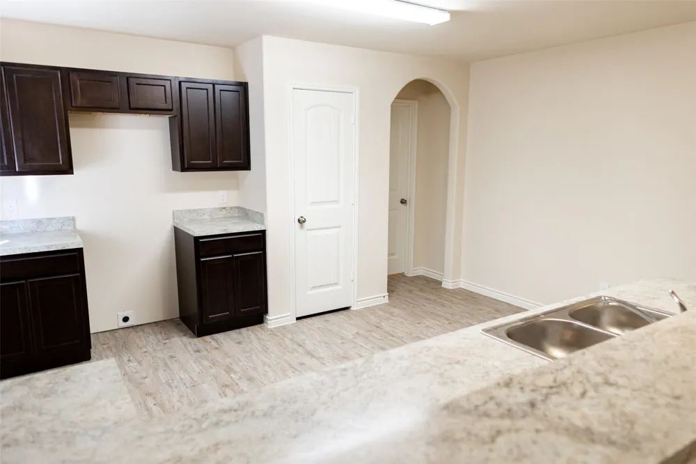 1607 Dove Circle Ennis, TX 75119