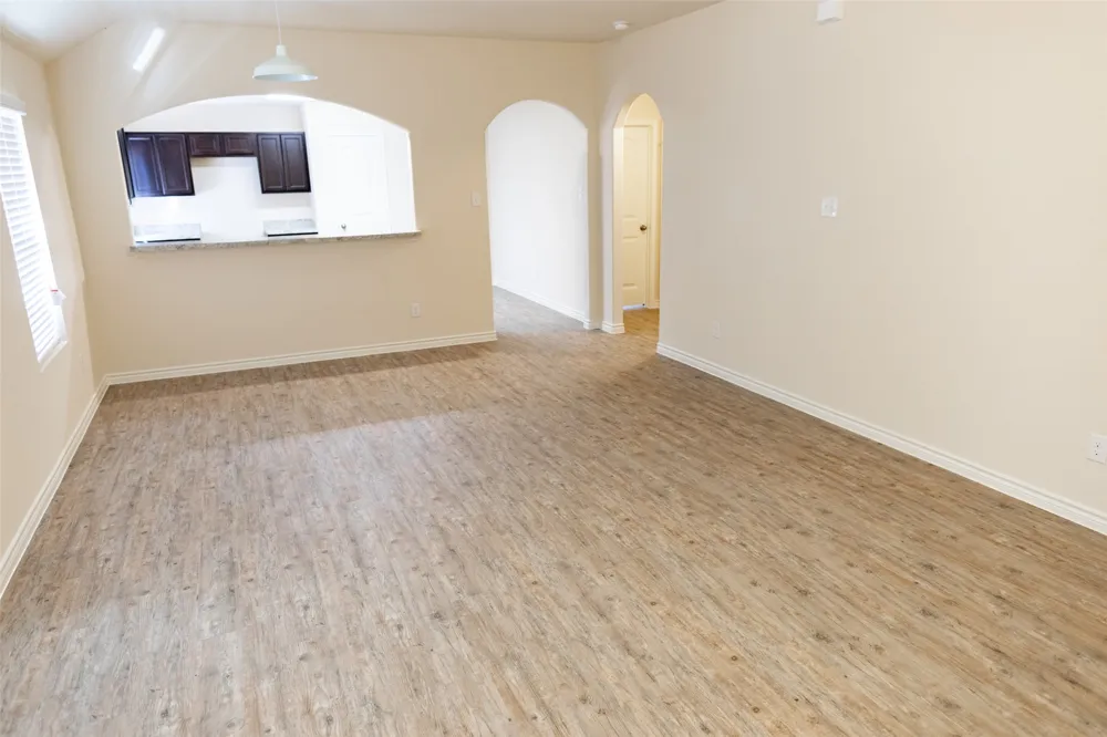 1607 Dove Circle Ennis, TX 75119