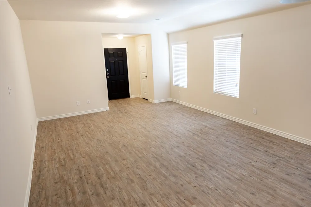 1607 Dove Circle Ennis, TX 75119