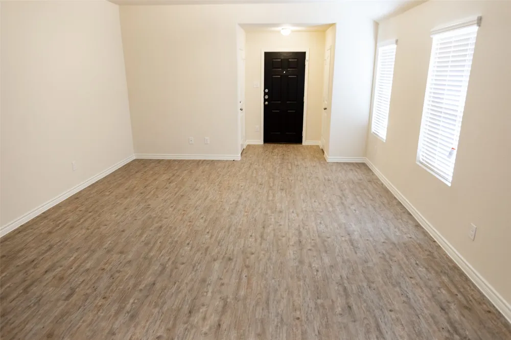 1607 Dove Circle Ennis, TX 75119