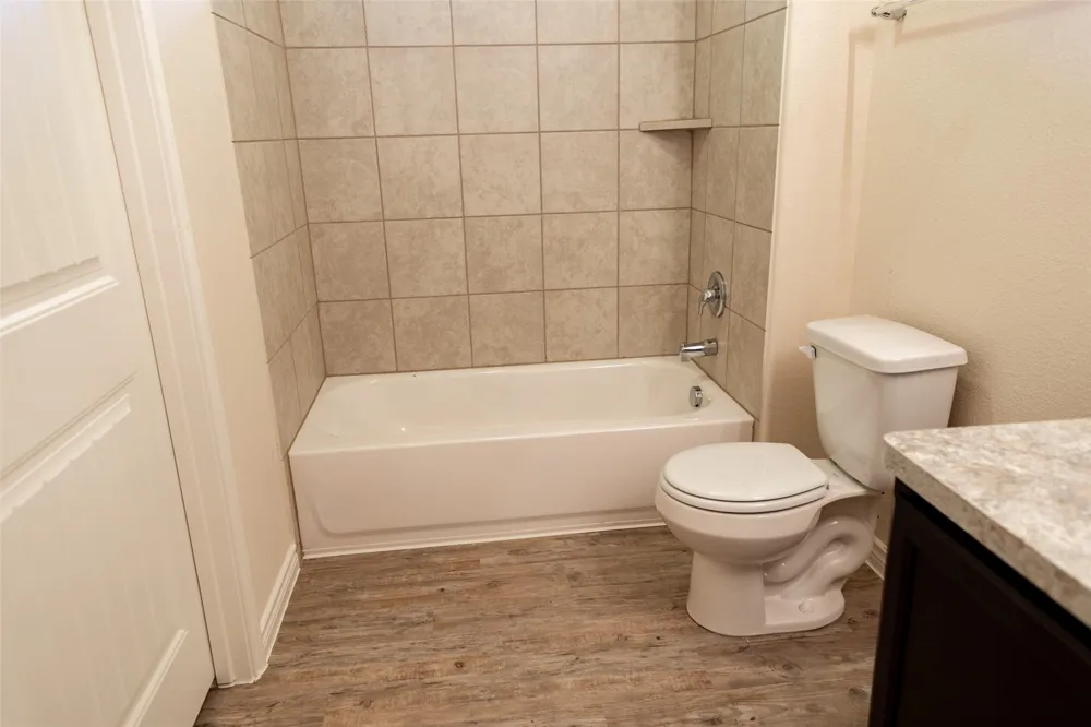 1607 Dove Circle Ennis, TX 75119