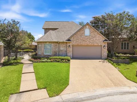 907 Grand Oaks Circle