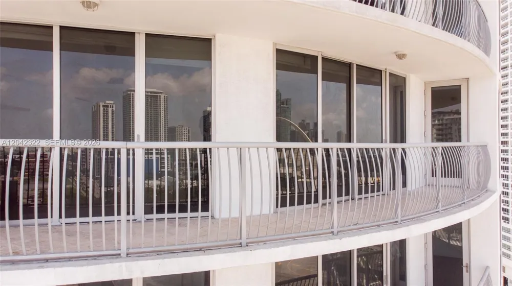 1750 Bayshore Dr #1814 Miami, FL 33132
