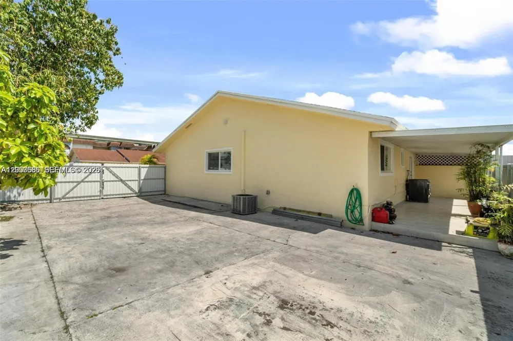 330 W 74th Pl #330 Hialeah, FL 33014