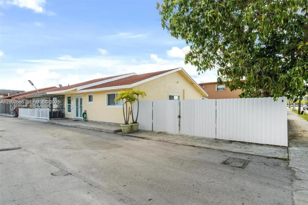 330 W 74th Pl #330 Hialeah, FL 33014