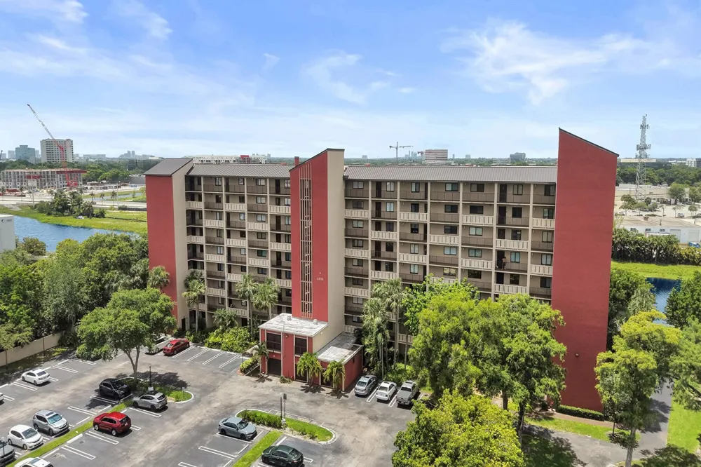 2200 S Cypress Bend Drive #707 Pompano Beach, FL 33069
