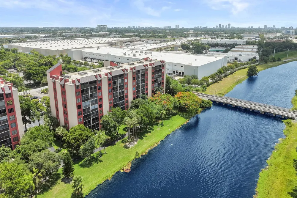 2200 S Cypress Bend Drive #707 Pompano Beach, FL 33069