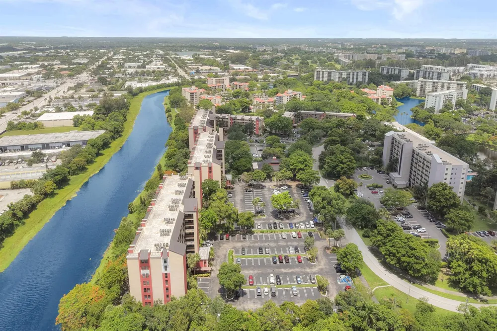 2200 S Cypress Bend Drive #707 Pompano Beach, FL 33069