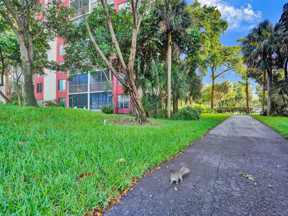 2200 S Cypress Bend Drive #707 Pompano Beach, FL 33069