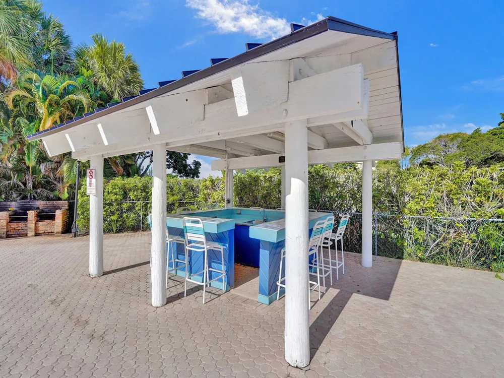 2200 S Cypress Bend Drive #707 Pompano Beach, FL 33069