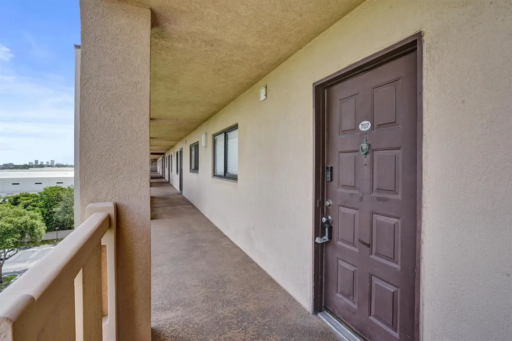 2200 S Cypress Bend Drive #707 Pompano Beach, FL 33069