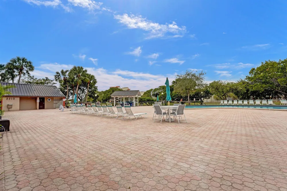2200 S Cypress Bend Drive #707 Pompano Beach, FL 33069