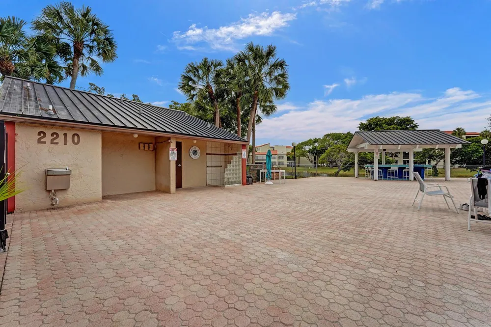 2200 S Cypress Bend Drive #707 Pompano Beach, FL 33069