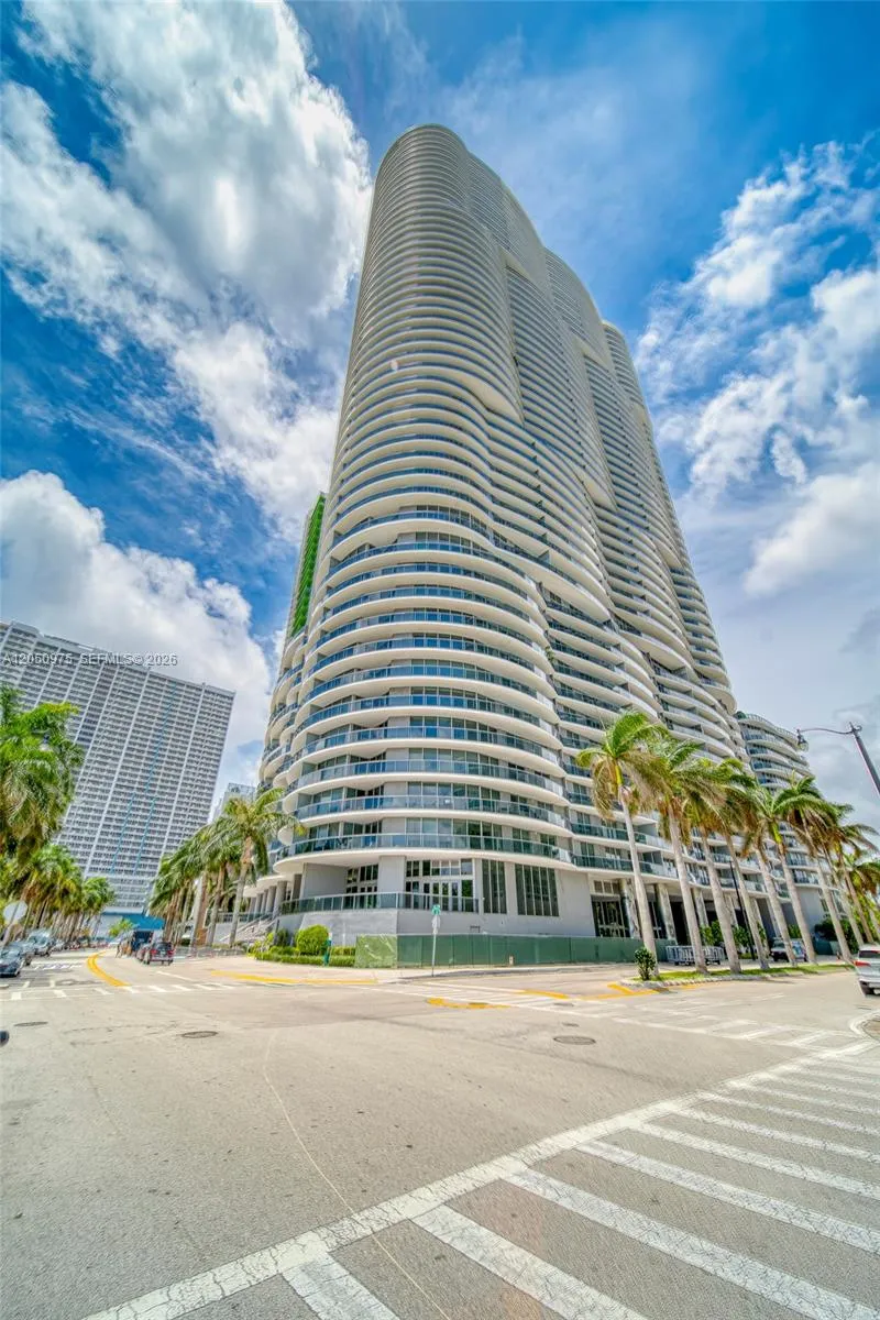 488 NE 18th St #2002 Miami, FL 33132