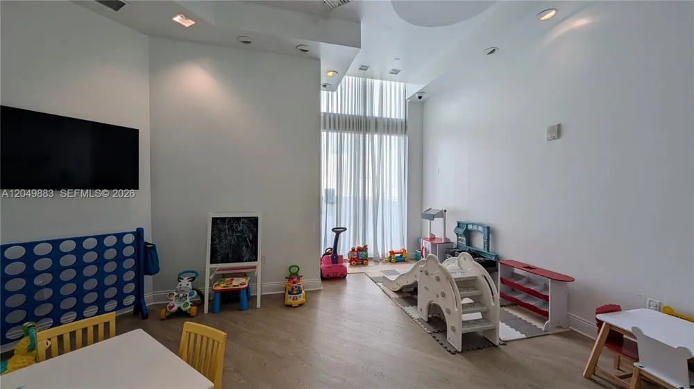 350 S Miami Ave #704 Miami, FL 33130