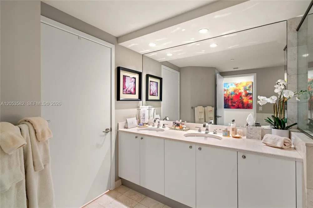 901 Brickell Key Blvd #2804 Miami, FL 33131