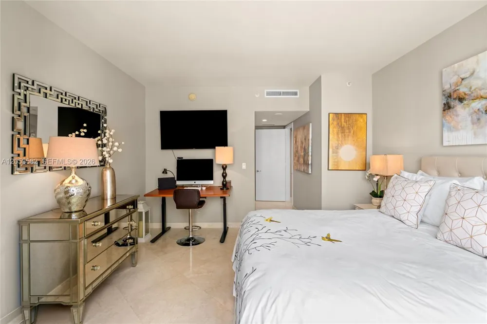 901 Brickell Key Blvd #2804 Miami, FL 33131