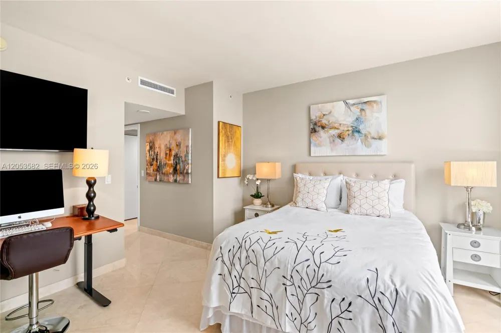 901 Brickell Key Blvd #2804 Miami, FL 33131