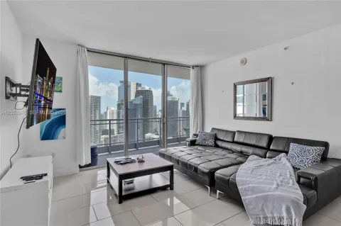 90 SW 3rd St #4403