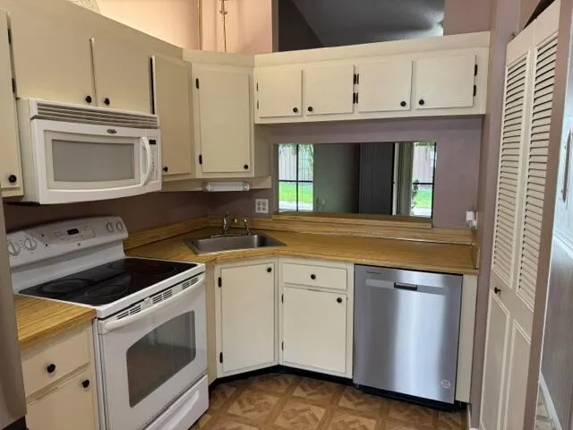 2084 SW SILVER PINE WAY #122-B Palm City, FL 34990