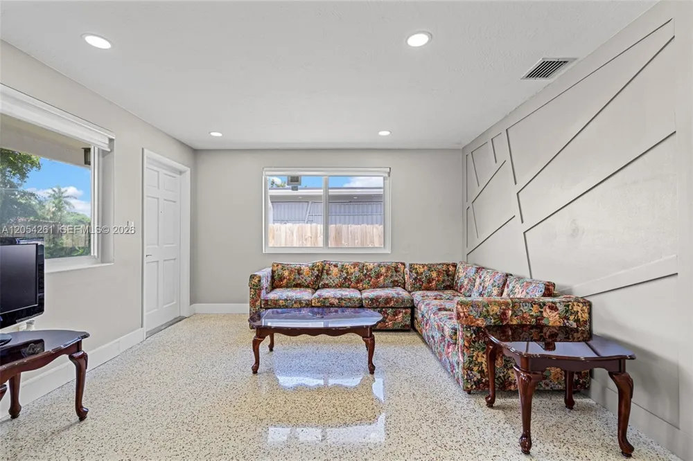 766 E 36th St Hialeah, FL 33013