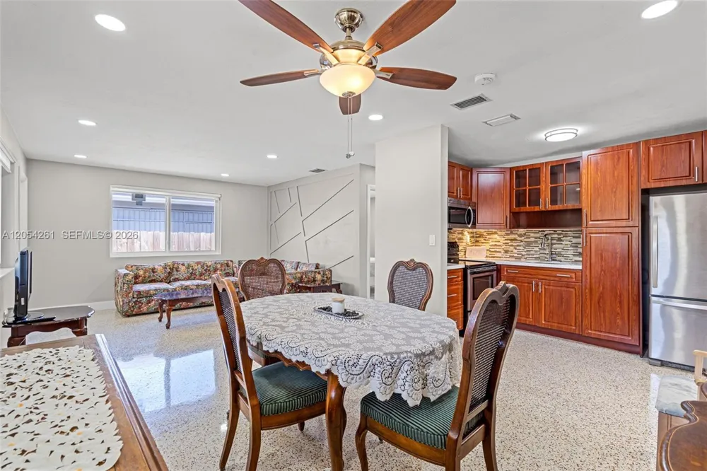 766 E 36th St Hialeah, FL 33013