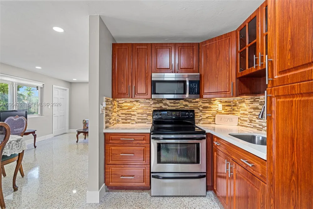 766 E 36th St Hialeah, FL 33013