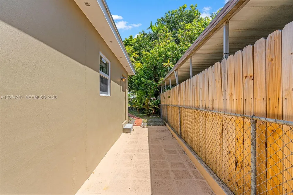 766 E 36th St Hialeah, FL 33013
