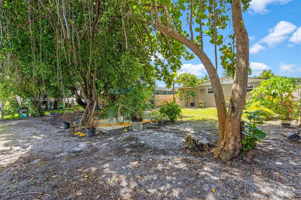 766 E 36th St Hialeah, FL 33013