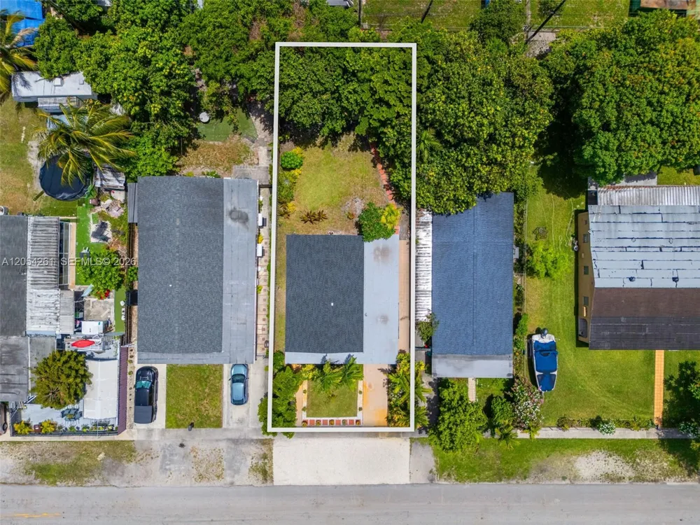 766 E 36th St Hialeah, FL 33013