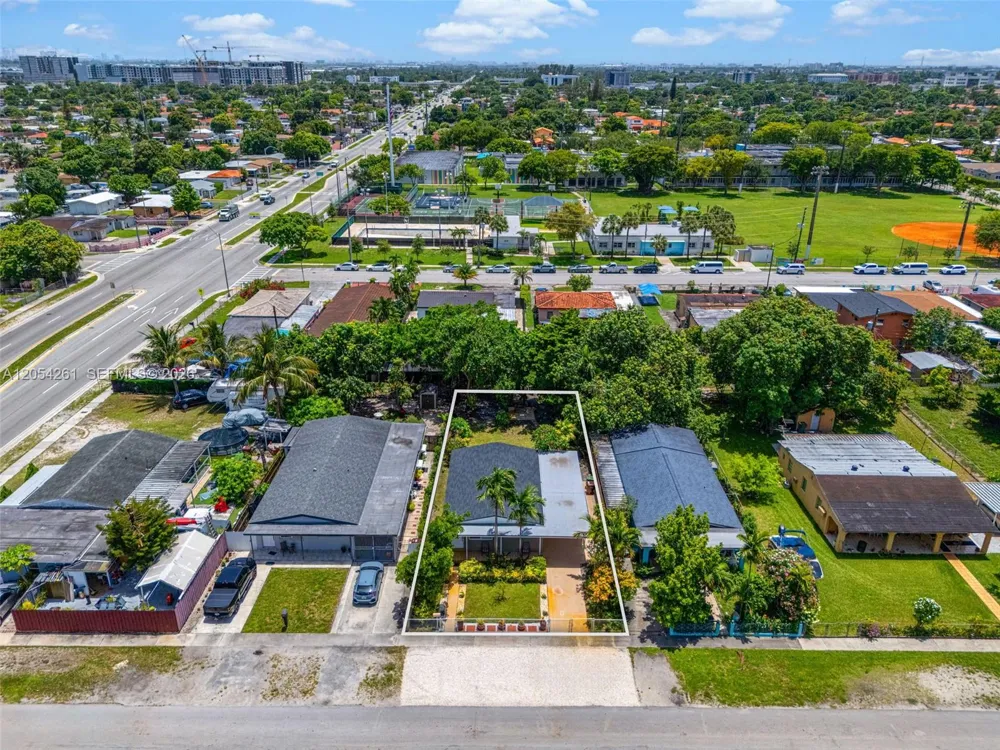 766 E 36th St Hialeah, FL 33013