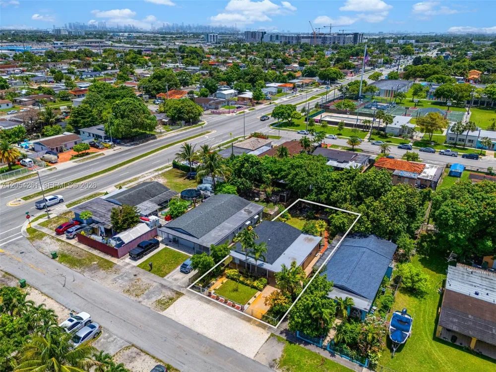 766 E 36th St Hialeah, FL 33013