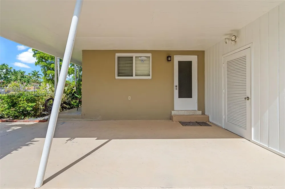 766 E 36th St Hialeah, FL 33013