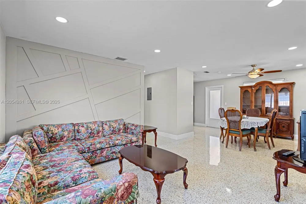 766 E 36th St Hialeah, FL 33013