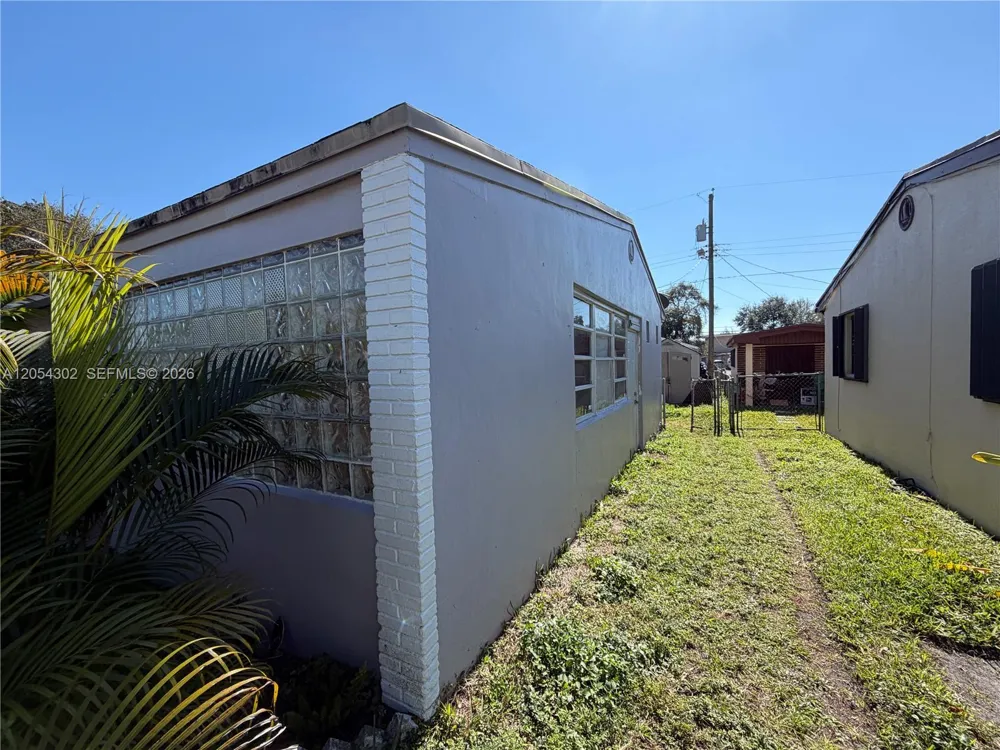 1828 NW 152nd St Miami Gardens, FL 33054