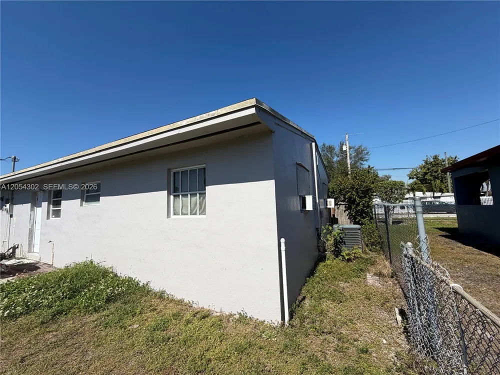1828 NW 152nd St Miami Gardens, FL 33054